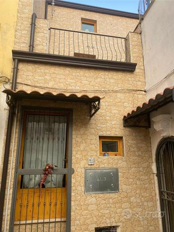 Casa a 3 piani indipendente