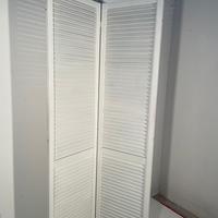 Separè in legno bianco