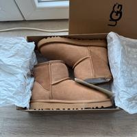 UGG Classic Mini
