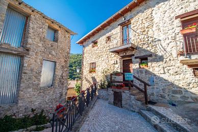 CASA SEMINDIPENDENTE A ANTRODOCO