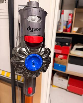Dyson v8