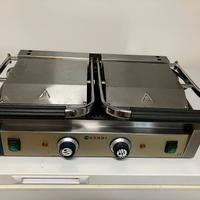 piastra grill a contatto versione doppia rigata