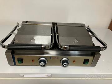 piastra grill a contatto versione doppia rigata