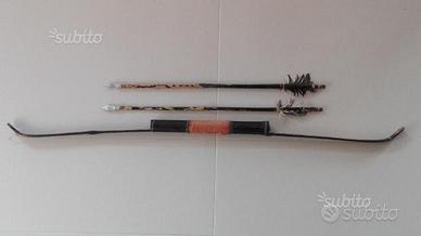 Arco di legno e bambù con frecce