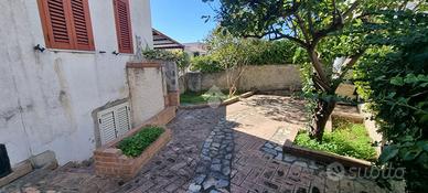 VILLA A SCHIERA A CATANZARO