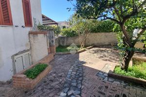 VILLA A SCHIERA A CATANZARO