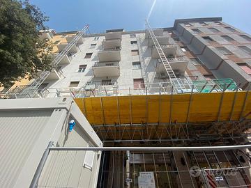 PIATTAFORMA DI LAVORO AUTOSOLLEVANTE SU COLONNE