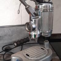 Vecchia Macchina per Caffè Faemina