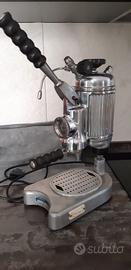 Vecchia Macchina per Caffè Faemina