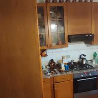 Cucina completa ripiani in marmo