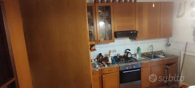 Cucina completa ripiani in marmo