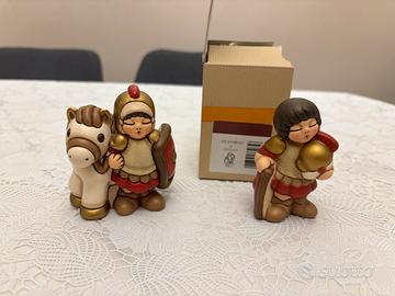 Thun 2 statuine del presepe classico rosso