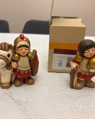 Thun 2 statuine del presepe classico rosso