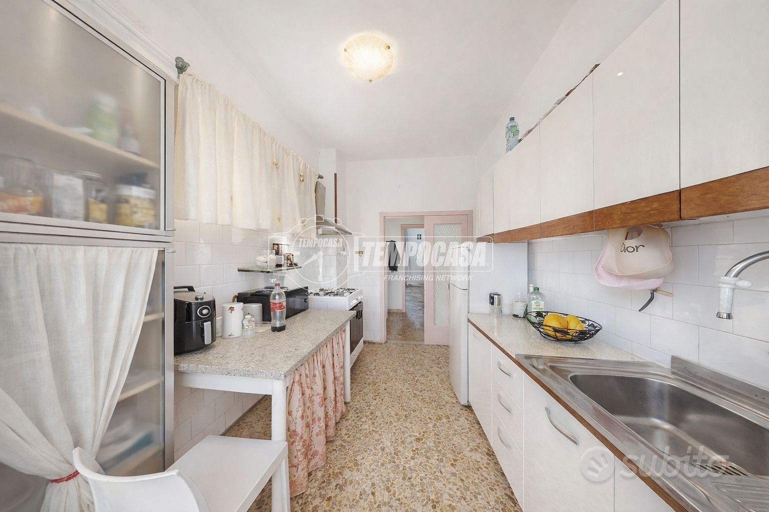 TRILOCALE AFFITTATO GIA' ABITABILE - ZONA SANTA RO - Vista 6