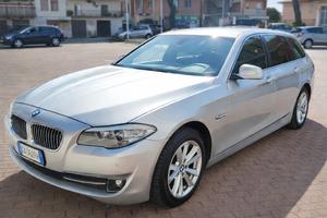 BMW 520D TOURING entra e leggi