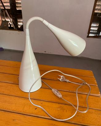 Lampada da tavolo bianca smaltata
