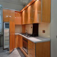 Cucina in laminato arancione 