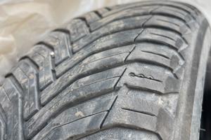 Michelin cross climate 2 185/65/15 88h