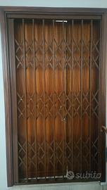 Porta in ferro a fisarmonica