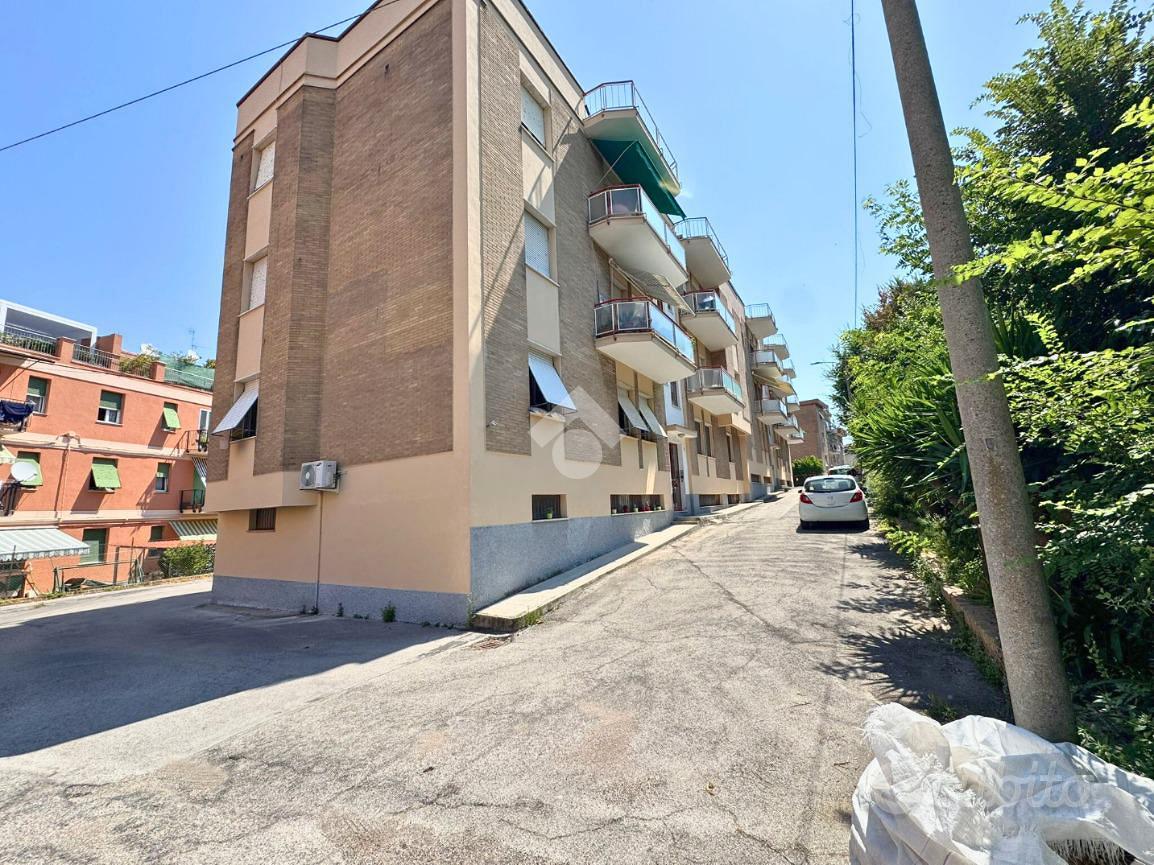 3 LOCALI A ANCONA