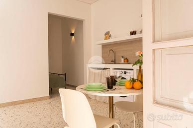 MONOLOCALE A CARINI