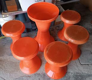  Sgabelli e Tavolo Diablo by GIGANPLAST Anni 70