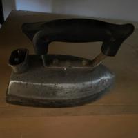 Ferro da stiro antico