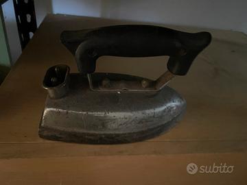 Ferro da stiro antico