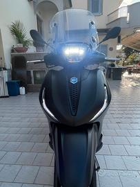 Piaggio Beverly 400 Deep Black