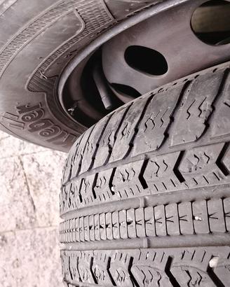 4 ruote complete di cerchi e gomme termiche