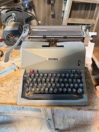 Macchina da scrivere olivetti 82 diaspron