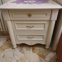 Comodino in legno pieno