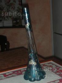 Bottiglia soffiata e dipinta a mano