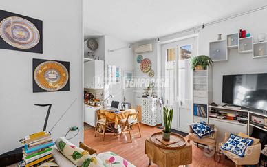 MONOLOCALE CON BALCONE DIFRONTE ALLA BOCCONI