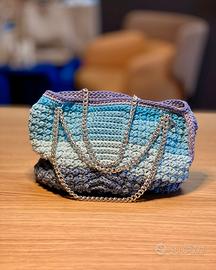 Borsa artigianale fatta a mano all’uncinetto 