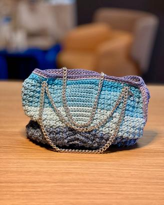 Borsa artigianale fatta a mano all’uncinetto 