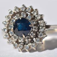 Anello Oro 18kt 32 diamanti Zaffiro blu naturale