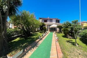 Villa con giardino di 360 mq-bellona