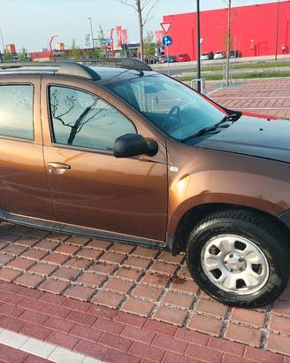 Dacia Duster 4x4 GPL 6 marce con gancio traino 