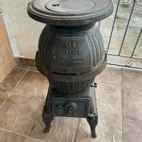 Stufa antica in ghisa