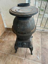 Stufa antica in ghisa