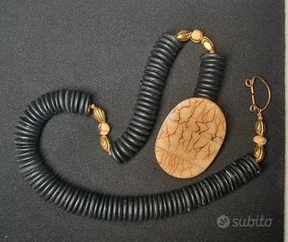 Collana etnica tribale in osso di design