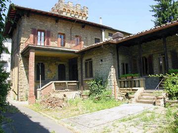 Villa di 330 m² con più di 5 locali e box auto dop