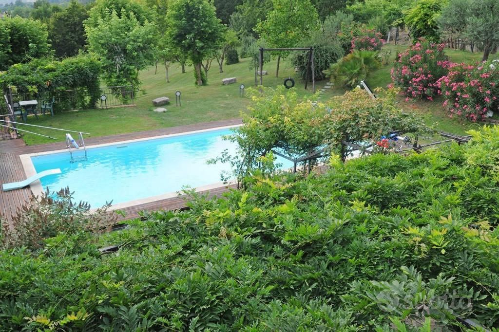 Rustico / Casale di 1480 m² con 5 locali e box aut - Vista 3