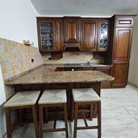Cucina Scavolini in legno massello con penisola 