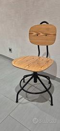 Sedia sgabello girevole in legno