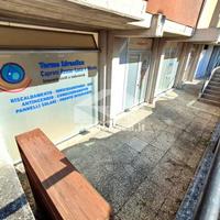 SPAZIO COMMERCIALE VETRINATO