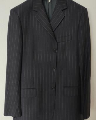 Completo elegante uomo con giacca e pantaloni
