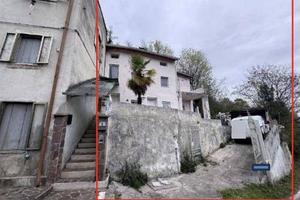 Immobile in asta di 496 m² con 4 locali e box auto