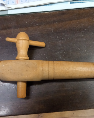 Rubinetto in legno per botti vino